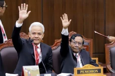 Ganjar-Mahfud Hadiri...