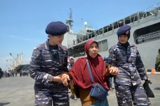 Ratusan Pemudik Kapal...