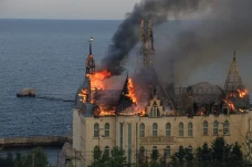 Rudal Rusia Hancurkan...