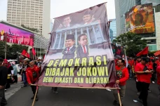 Buruh Kepung Bundaran...