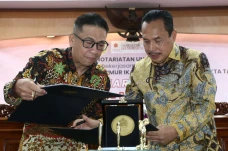Ubaya Teken MoU dengan...