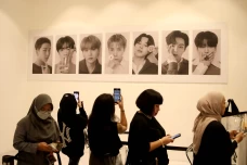 Potret ARMY Serbu BTS...