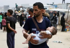 Warga Palestina di Rafah...