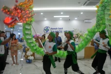 Atraksi Barongsai Ramaikan...