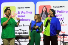 Rayakan HUT ke-3, LINE...