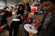 Melukis Lampu dalam...