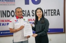 Resmi Pimpin Partai...
