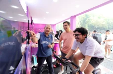 Menjaga Kesehatan Masyarakat...