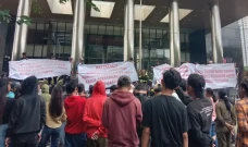 Ratusan Warga Demo KPK...