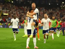 Bungkam Belanda 1-2,...
