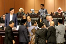 Kericuhan di Sidang...