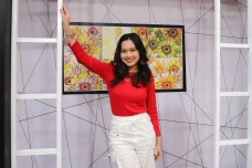 Risa Amelia Hadirkan...