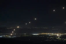 Langit Israel Mencekam,...