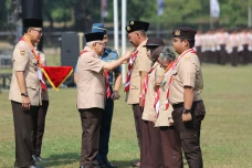 Wapres Maruf Amin Hadiri...