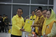 Bahlil Resmi Daftarkan...
