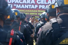 Puluhan Ribu Personel...