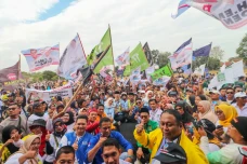 Ribuan Masyarakat dan...