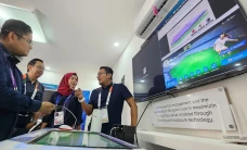Telkomsel Bekerja Sama...