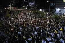 Ribuan Warga Tel Aviv...