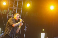 Tulus Memikat Penonton...