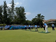 Lewat Turnamen Golf,...