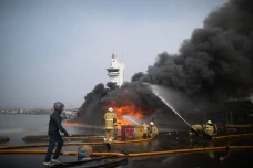 Kebakaran Kapal di Pelabuhan...