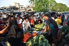 Suswono Berbincang dengan...