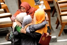 Rapat Paripurna Terakhir...