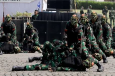 TNI Modern Bersama Rakyat:...