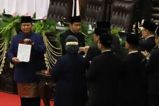 Prabowo dan Gibran Resmi...