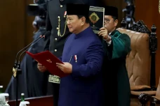 Prabowo-Gibran Ucapkan...