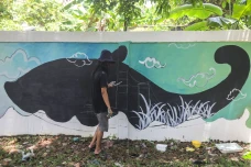 Potret Melukis Mural...