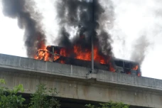 Bus Berpenumpang Terbakar...
