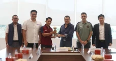 Hary Tanoesoedibjo Sambut...