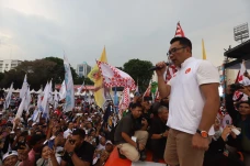 Pecah! Puluhan Ribu...