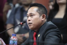 Anggota DPR Yulius Setiarto...