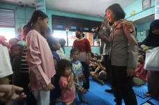 Polisi Beri Trauma Healing...