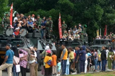Kemeriahan Peringatan...