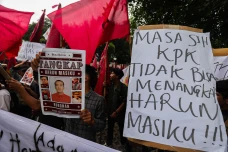 Mahasiswa Desak KPK...