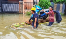 Banjir Kepung Makassar,...