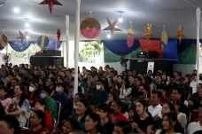 Potret Misa Natal di...