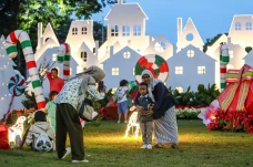 Dekorasi Natal Hiasi...