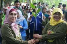 Jaga Lingkungan Pesisir...