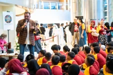 Denny JA Ajak 200 Anak...