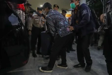 KPK Bawa Satu Koper...