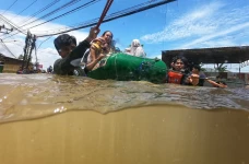 Banjir Rendam Makassar,...