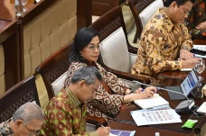 Komisi XI DPR dan Menkeu...