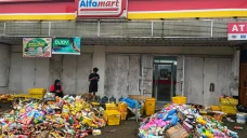 Banjir Landa Alfamart...