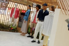 UNIQLO Luncurkan Koleksi...