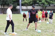 Cristian Gonzales Ajarkan...